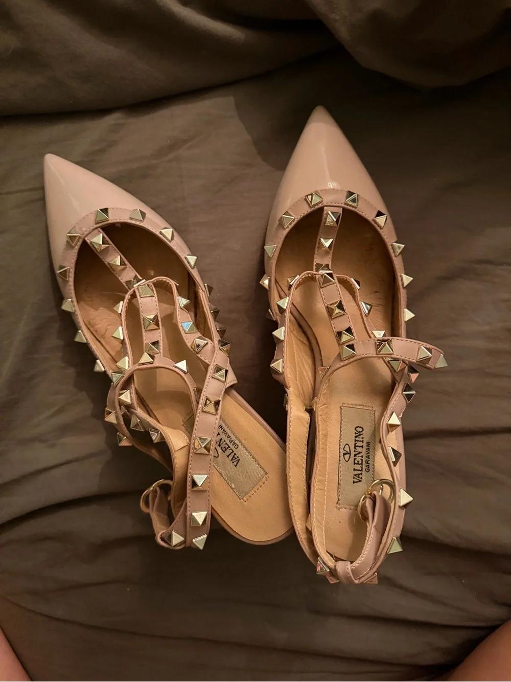 Valentino Garavani Patent Rockstud Pointed pumps - Blush beige